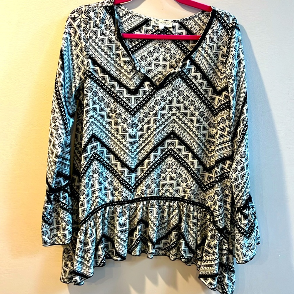 About A Girl Long-Sleeved Blouse w/Rick Rack Size Medium Black/Beige Ruffled